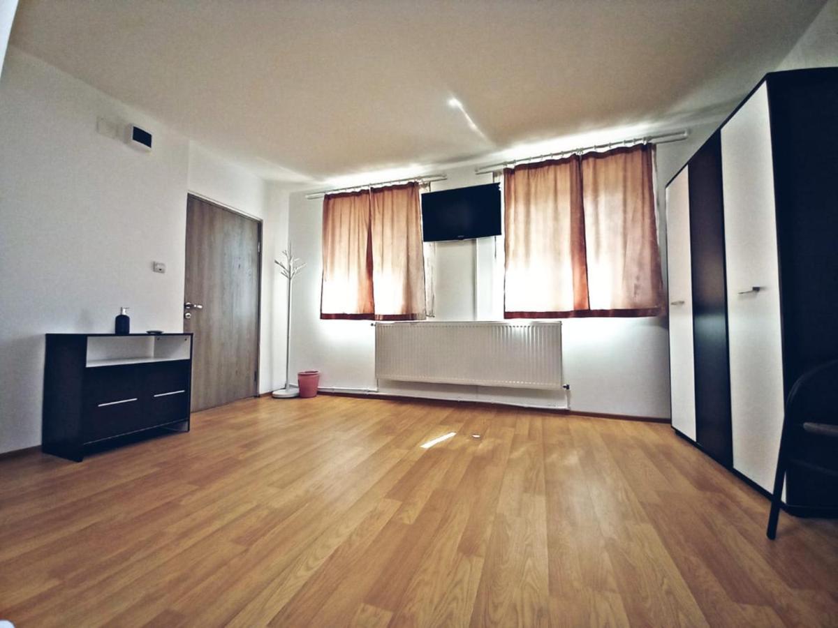 Camere In Regim Hotelier Braşov Eksteriør bilde
