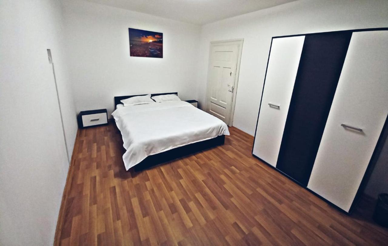 Camere In Regim Hotelier Braşov Eksteriør bilde
